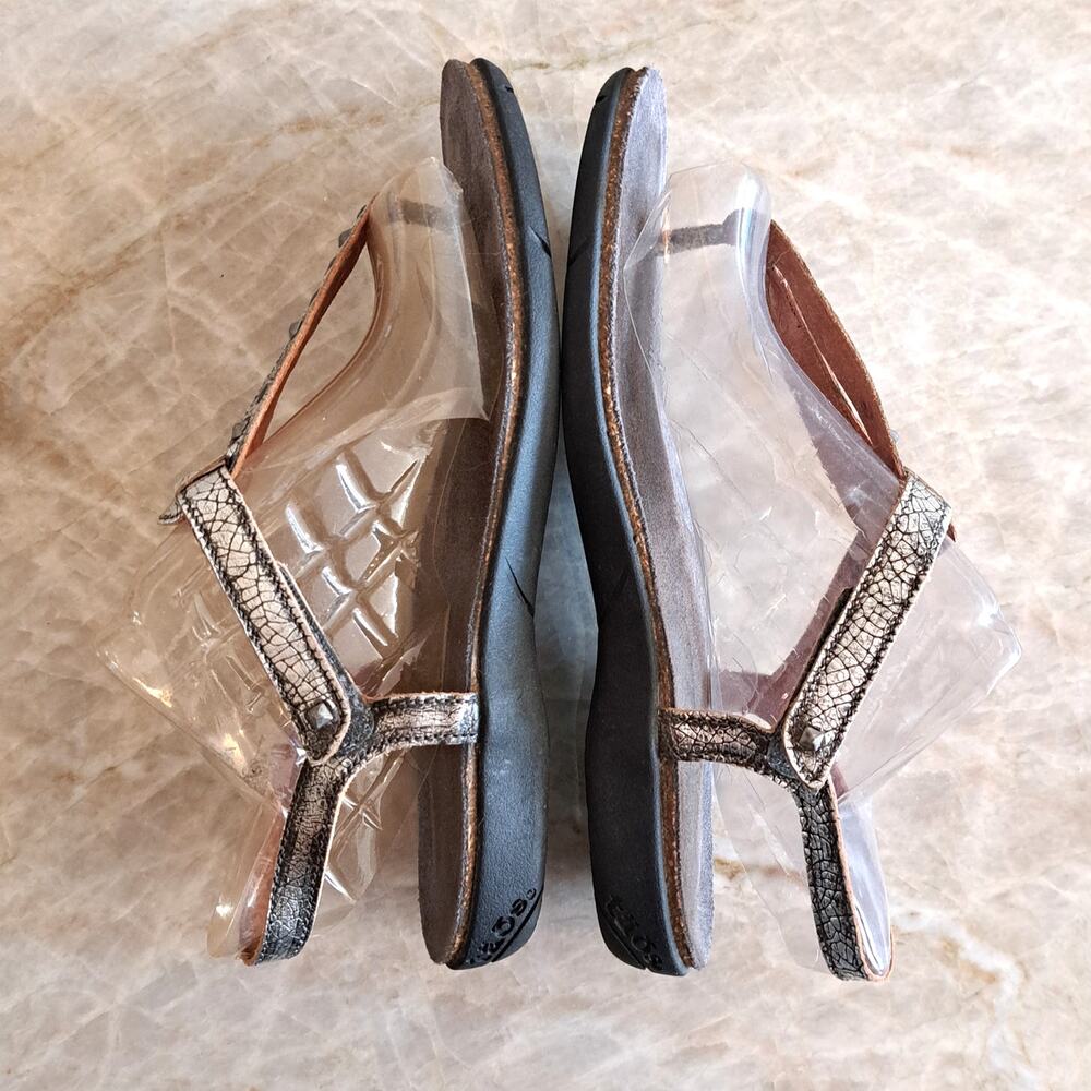 Taos Trance Womens 40 US 9-9.5 Metallic Pewter Leather Studded Sandals Comfort - Picture 3 of 10